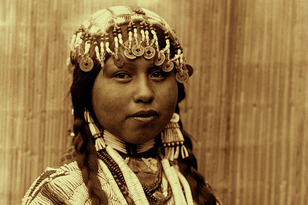 OLIVIA IN HISTORY // Bridal headpieces around the world  OLIVIA THE WOLF