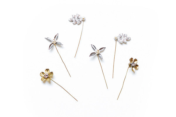 HEADPIECE SPOTLIGHT // Six Flower Pins