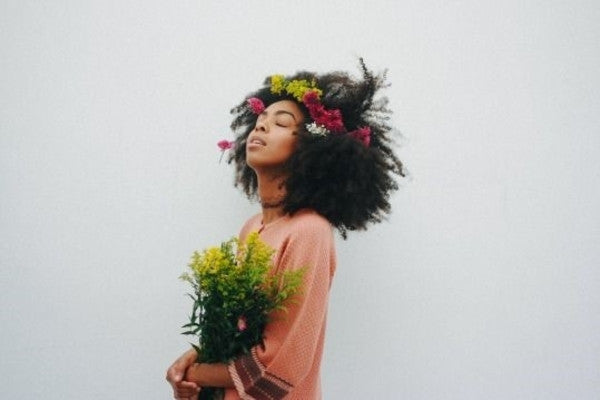 FLOWER FRIDAY // The Cool Girl Guide to Wearing Flowers in Your Hair